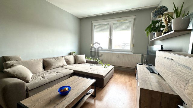 Eladó panellakás, Debrecenben 69.99 M Ft, 3 szobás