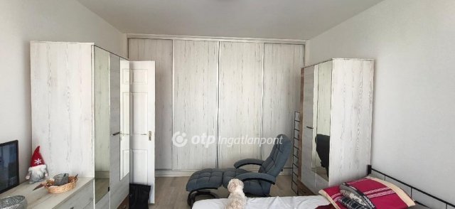 Eladó panellakás, Dunaújvárosban 39.4 M Ft, 2 szobás