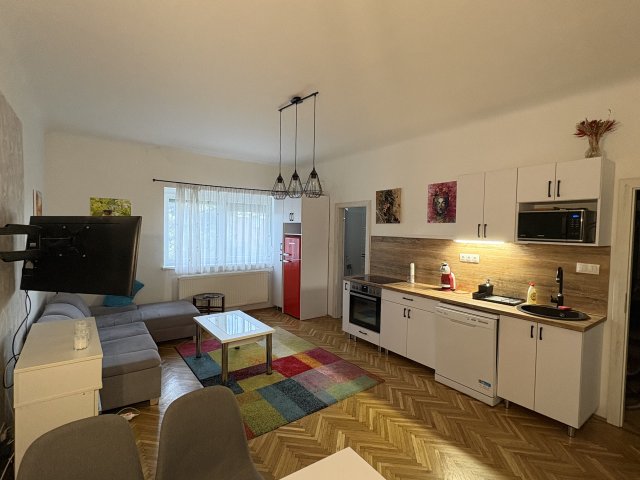 Kiadó téglalakás, albérlet, IV. kerületben, Szent László téren