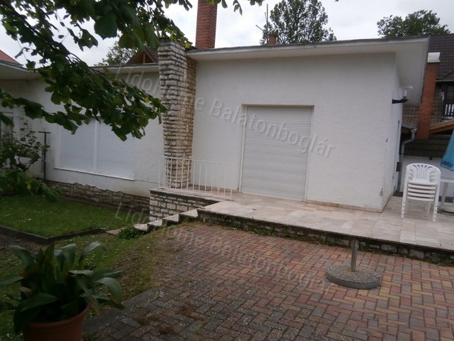 Eladó családi ház, Balatonbogláron 550 M Ft, 14 szobás