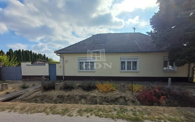 Eladó családi ház, Sükösdön 18.5 M Ft, 3 szobás