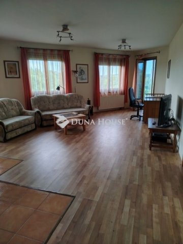 Eladó téglalakás, Dunaújvárosban 89 M Ft, 3 szobás