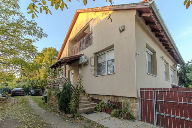 Eladó családi ház, Halásztelken 204 M Ft, 9 szobás