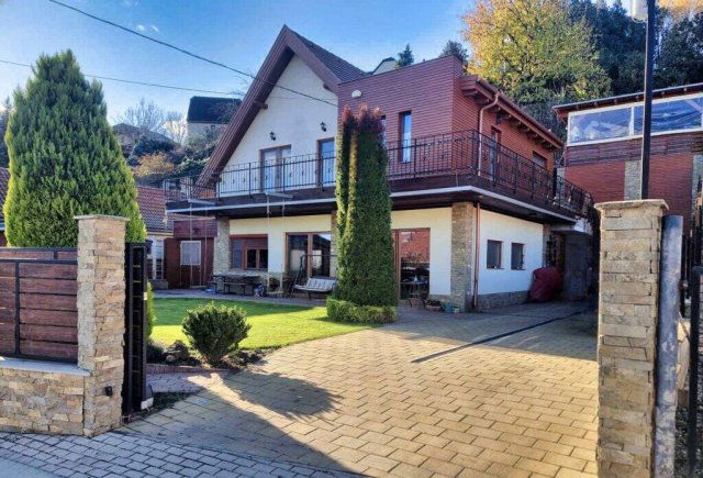 Eladó családi ház, Balatonalmádiban 264.9 M Ft, 6 szobás