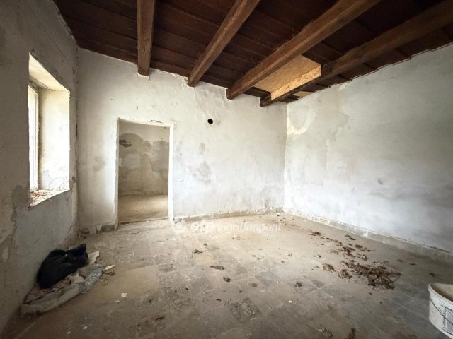 Eladó családi ház, Nyárádon 10.5 M Ft, 5 szobás