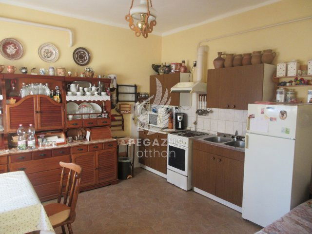 Eladó családi ház, Ózdon 23.9 M Ft, 3 szobás