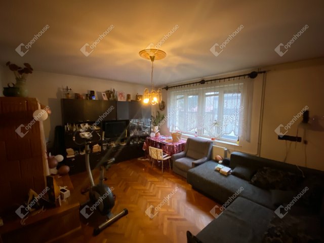 Eladó családi ház, Csornán 69.9 M Ft, 4 szobás