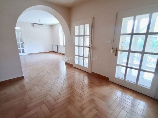 Eladó családi ház, Kecskeméten 97.9 M Ft, 3 szobás