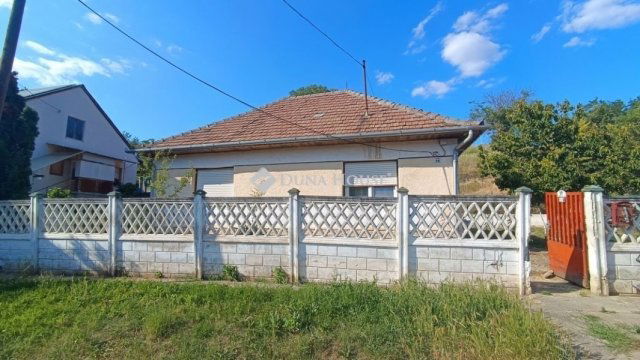 Eladó családi ház, Úrin 38.5 M Ft, 4 szobás