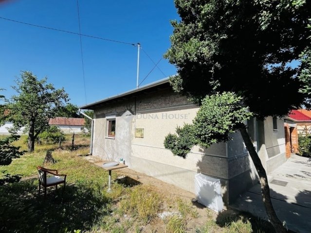Eladó családi ház, Szentlőrinckátán 16.5 M Ft, 1 szobás
