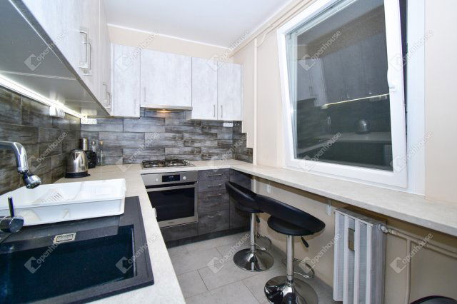 Eladó panellakás, Szegeden 51.9 M Ft, 2 szobás