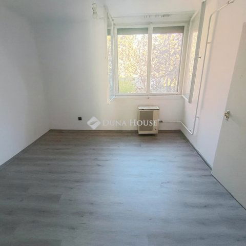 Eladó téglalakás, Kecskeméten 43.9 M Ft, 3 szobás