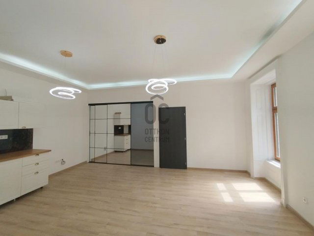 Eladó téglalakás, Budapesten, V. kerületben 275.4 M Ft, 7 szobás