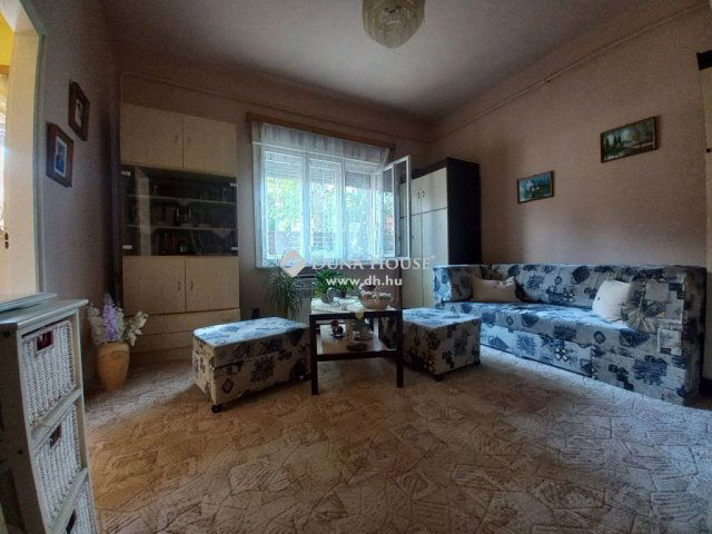 Eladó családi ház, Pécsett 89.9 M Ft, 7 szobás