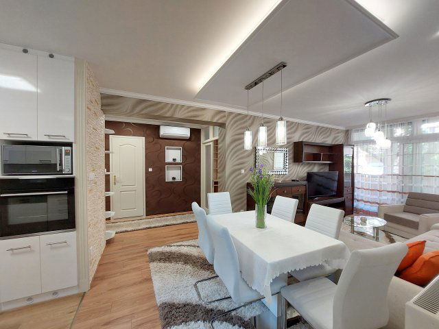 Kiadó téglalakás, albérlet, Szegeden 300 E Ft / hó, 3 szobás