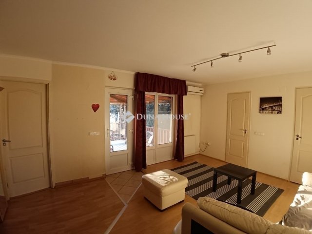 Eladó családi ház, Esztergomban 119 M Ft, 7 szobás