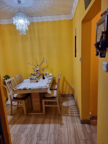 Eladó panellakás, Szegeden 66 M Ft, 2+1 szobás