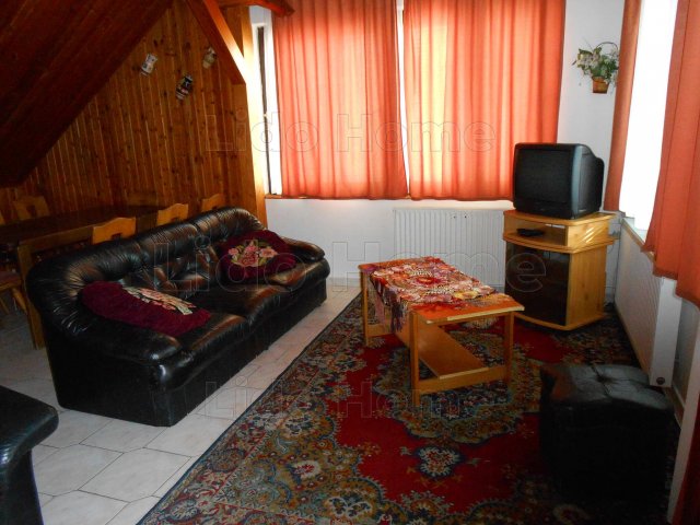 Eladó családi ház, Balatonlelleén 127.5 M Ft, 9 szobás