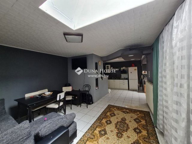 Eladó családi ház, Sárisápon 39.9 M Ft, 4 szobás