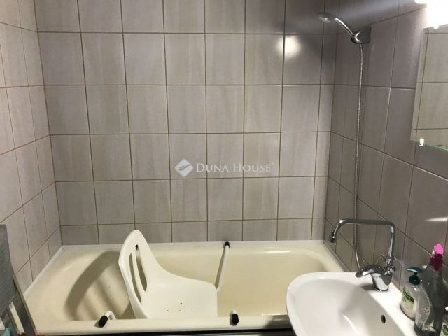 Eladó panellakás, Székesfehérvárott 56 M Ft, 2 szobás