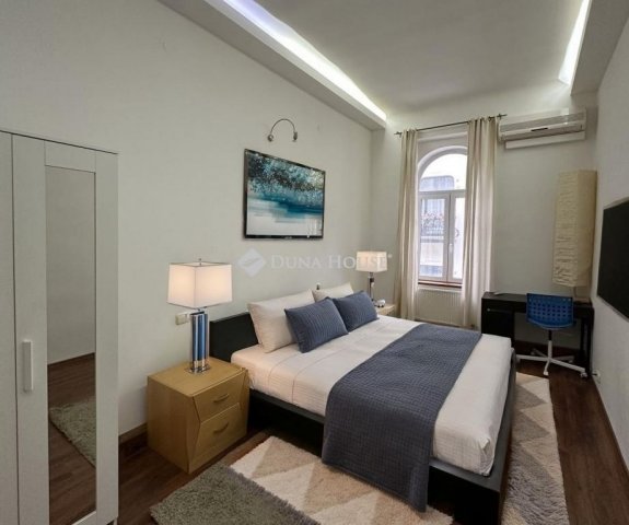 Eladó téglalakás, Budapesten, VI. kerületben 110 M Ft, 5 szobás