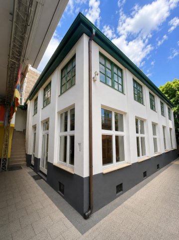 Kiadó üzlethelyiség, Tatán 180 E Ft / hó, 4 szobás