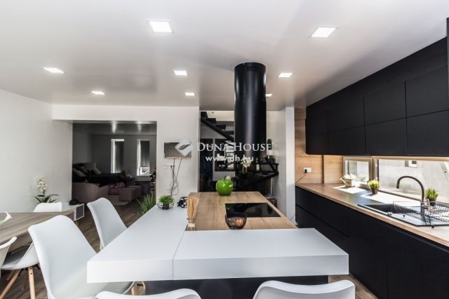 Eladó családi ház, Szombathelyen 199 M Ft, 3+2 szobás