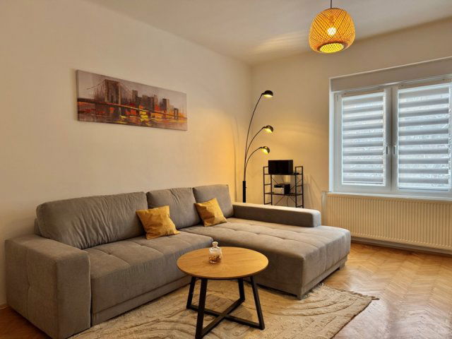 Kiadó téglalakás, albérlet, Pécsett, Petőfi utcában, 2 szobás