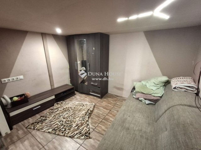 Eladó téglalakás, Budapesten, X. kerületben 32.9 M Ft, 3 szobás