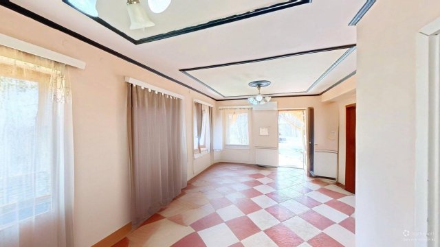 Eladó családi ház, Pécsett 165 M Ft, 7+2 szobás