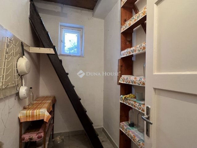 Eladó családi ház, Székesfehérvárott 65 M Ft, 3 szobás