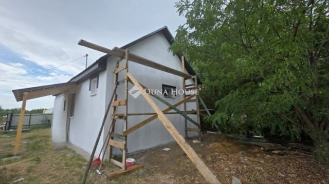 Eladó családi ház, Farmoson 22.9 M Ft, 1 szobás