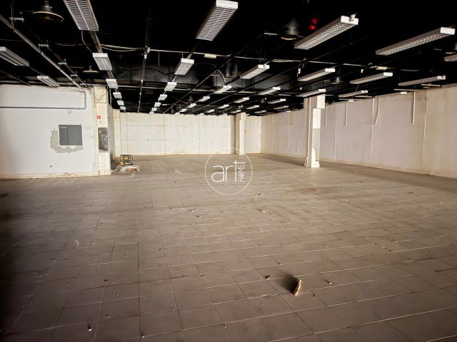 Kiadó üzlethelyiség, Szegeden, Dugonics téren 3262 E Ft / hó