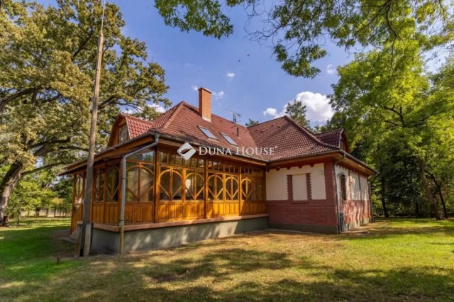 Eladó családi ház, Debrecenben 230 M Ft, 1 szobás