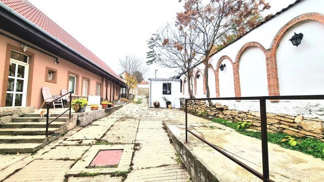 Eladó családi ház, Ürömön 149.9 M Ft, 6+1 szobás