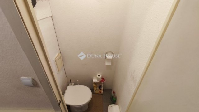 Eladó panellakás, Pécsett 39.9 M Ft, 2 szobás