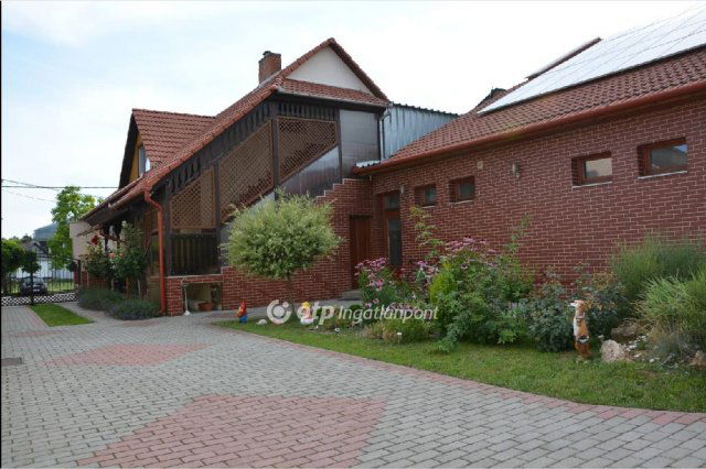 Eladó üzlethelyiség, Hajdúnánáson 250 M Ft