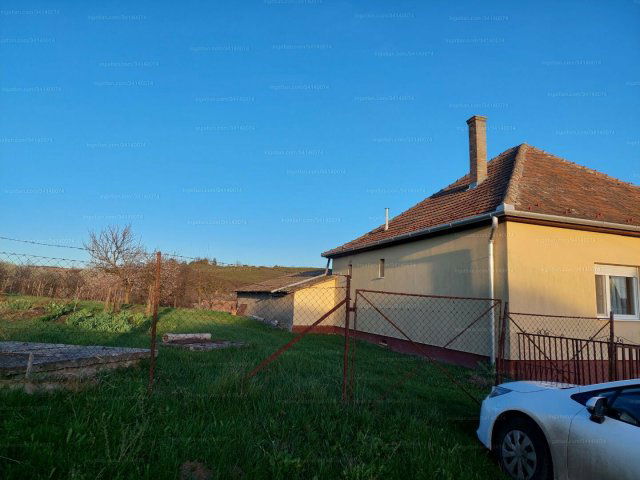 Eladó családi ház, Ecsegen 30 M Ft, 2+1 szobás