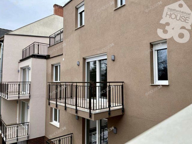 Eladó téglalakás, Kecskeméten 111.5 M Ft, 3 szobás