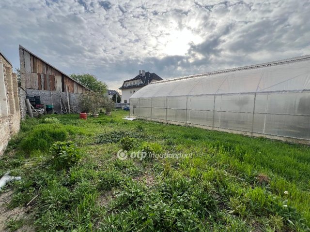 Eladó telek, Budapesten, XV. kerületben 109.9 M Ft