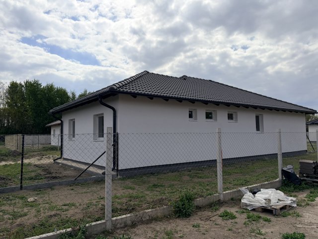 Eladó családi ház, Kiskunlacházán 92.9 M Ft, 3 szobás