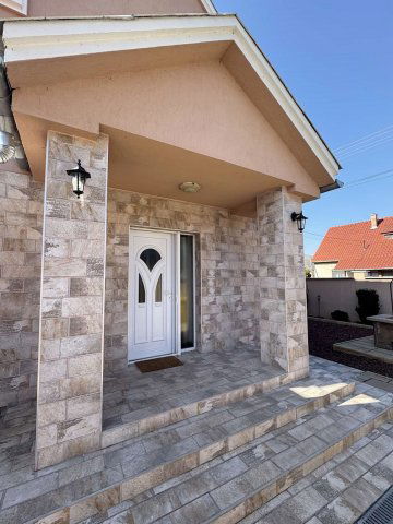 Eladó üzlethelyiség, Gödöllőn 159.9 M Ft, 5 szobás
