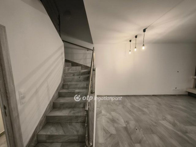 Eladó téglalakás, Siófokon 149 M Ft, 4 szobás