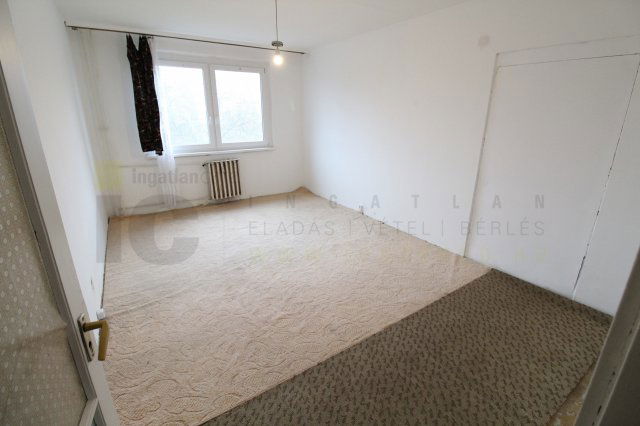 Eladó panellakás, Szegeden, Kereszttöltés utcában 47.5 M Ft