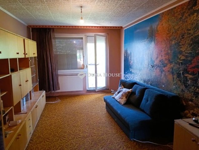 Eladó panellakás, Tatabányán, Sánc utcában 33.9 M Ft, 2 szobás