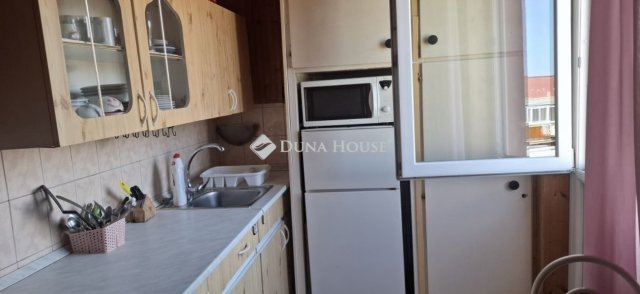 Eladó panellakás, Pécsett 37.9 M Ft, 2 szobás