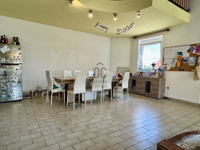 Eladó családi ház, Szekszárdon 95 M Ft, 5 szobás
