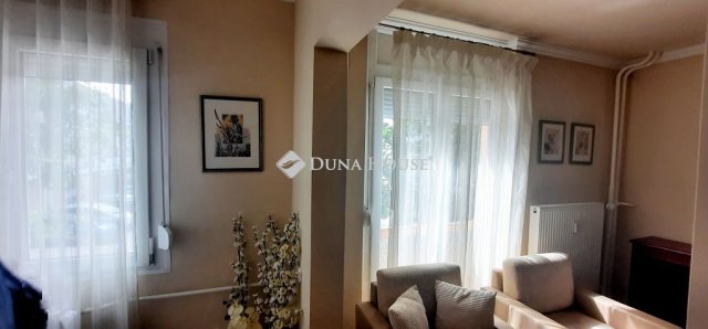 Eladó panellakás, Dunaújvárosban 28.5 M Ft, 1 szobás