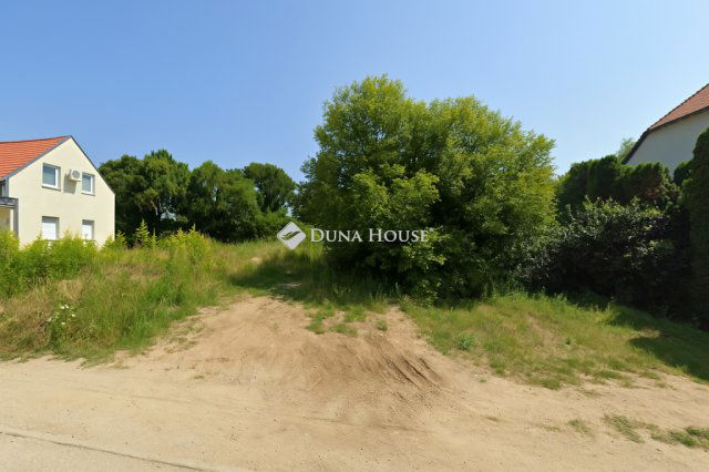 Eladó telek, Balatonfűzfőn, Hóvirág utcában 33 M Ft