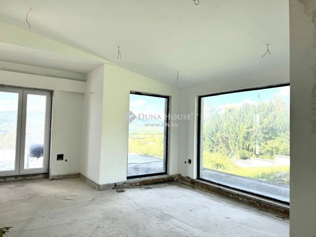 Eladó családi ház, Ürömön 500 M Ft, 6 szobás